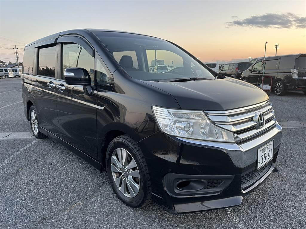 A black Honda Stepwagon family van a a Japanese used car auction