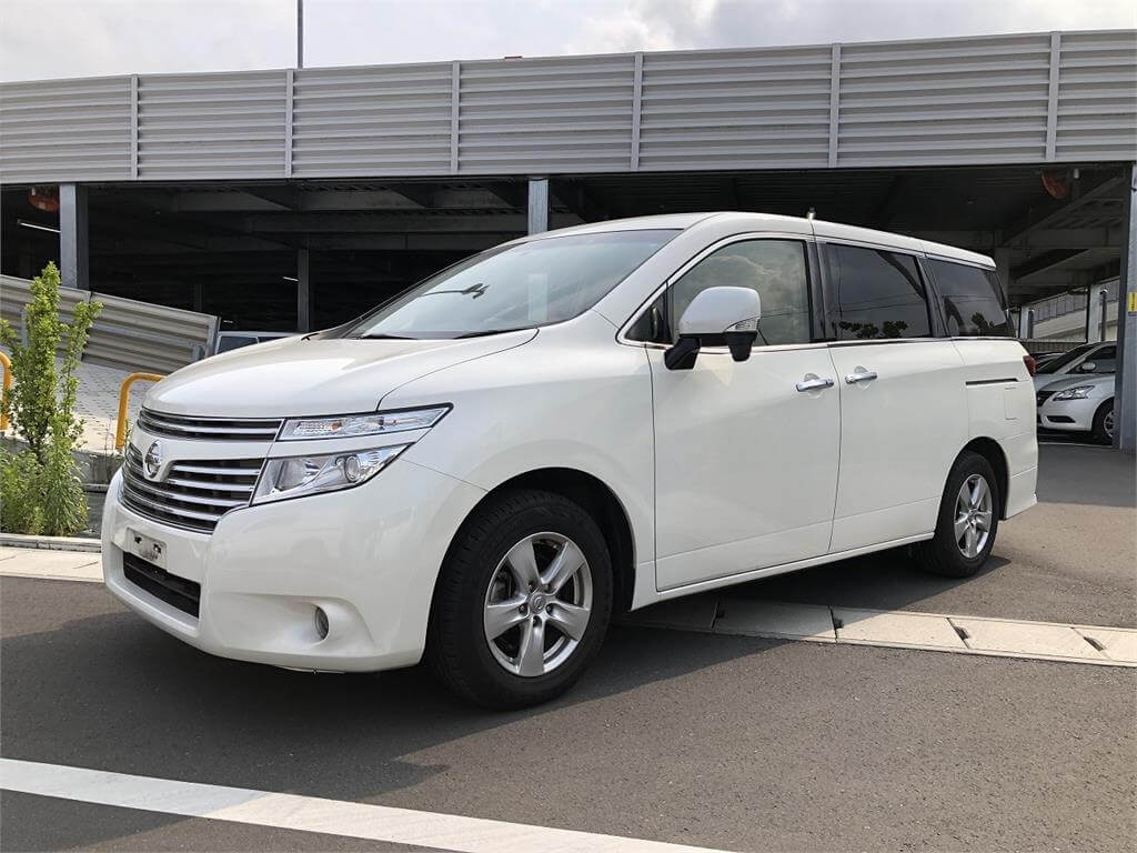 A white Nissan Elgrand family van at a Japanese used car auction